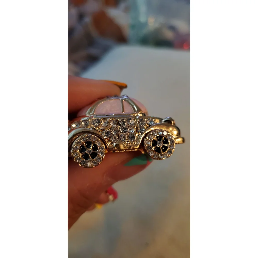 Vintage Pink Sparkling classic Car Keychain with Movable wheels